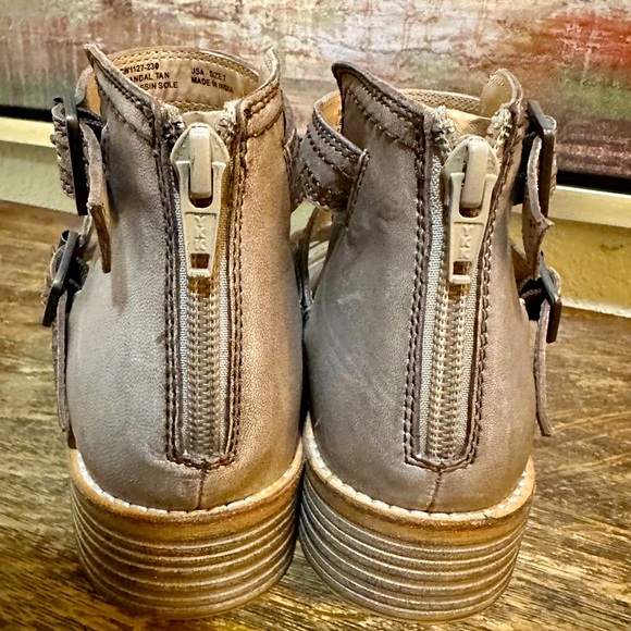 🌸Gimmicks Leather Sandal by BKE Buckle - Picture 4 of 15